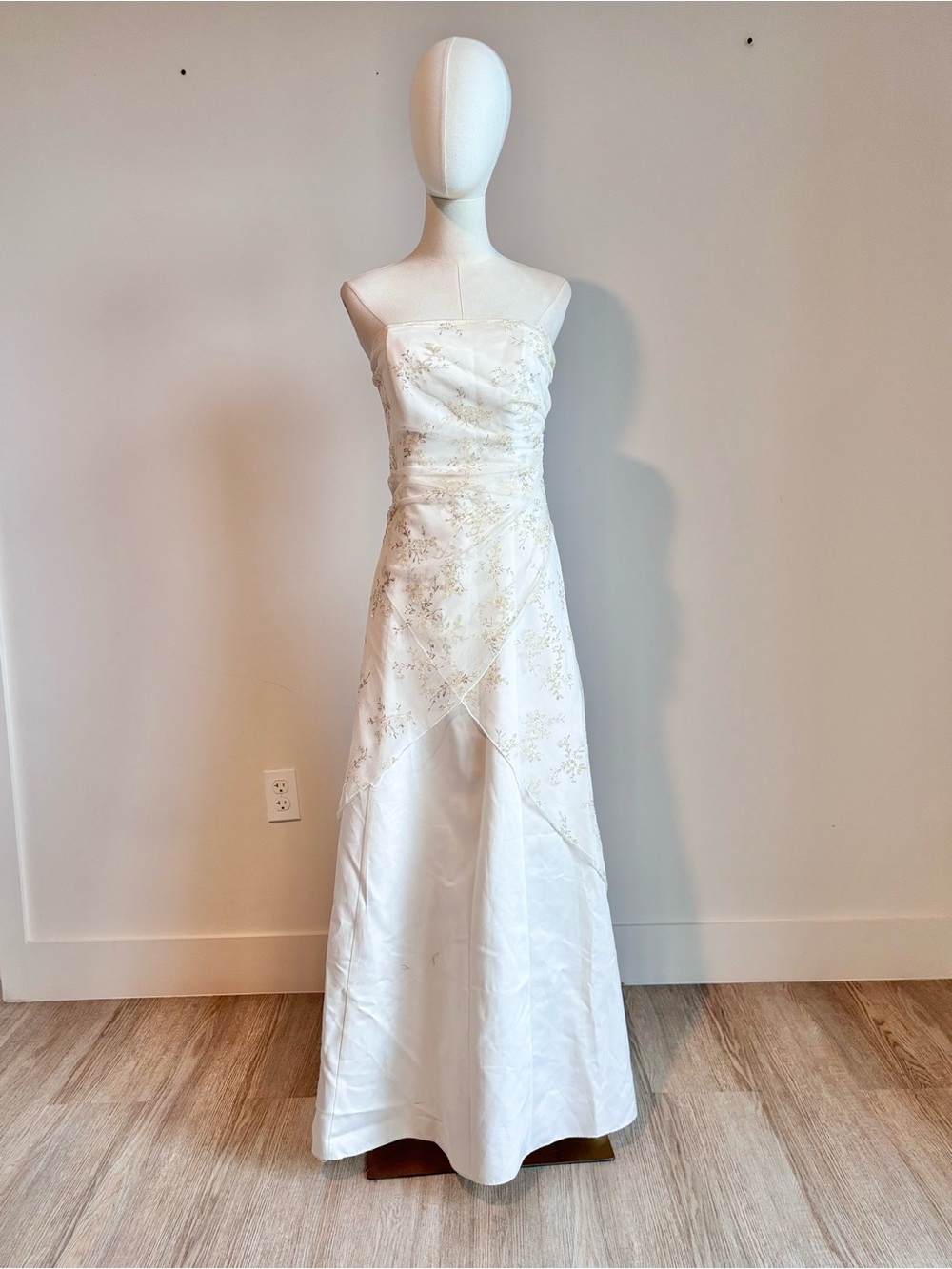 Jump Strapless Ivory Embroidered A-Line Wedding Dress
